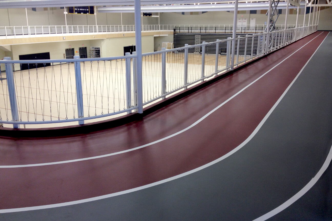 Running track in polyurethane with three lanes at the Ralph Klein Community Centre (Olds, Alberta)