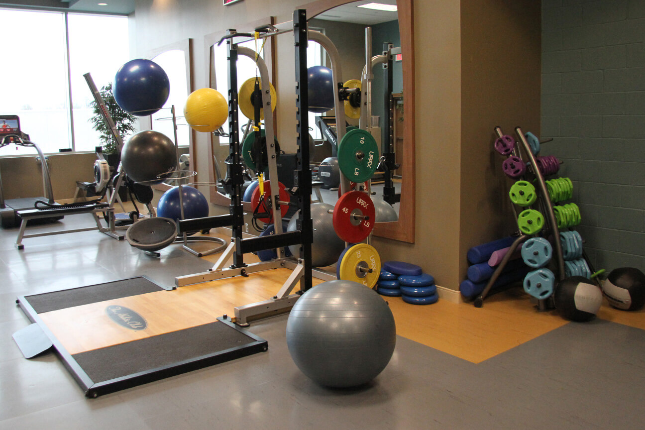 Plancher de gym en caoutchouc MaxFlor+ au club sportif Movati Athletic (Kitchener-Waterloo, Ontario)