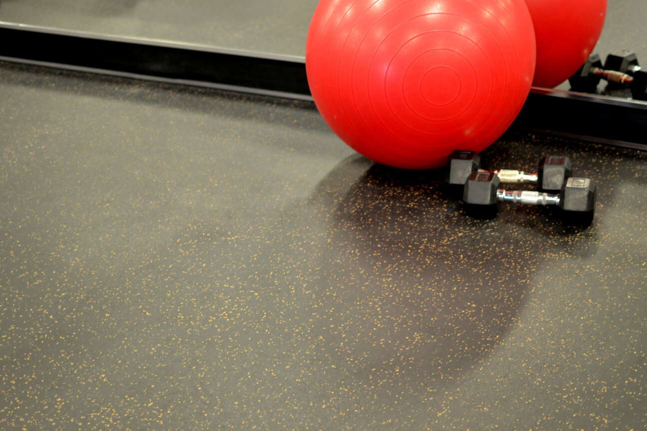 Gym flooring MaxMat+ rubber at Tennis 13 (Laval, Quebec)