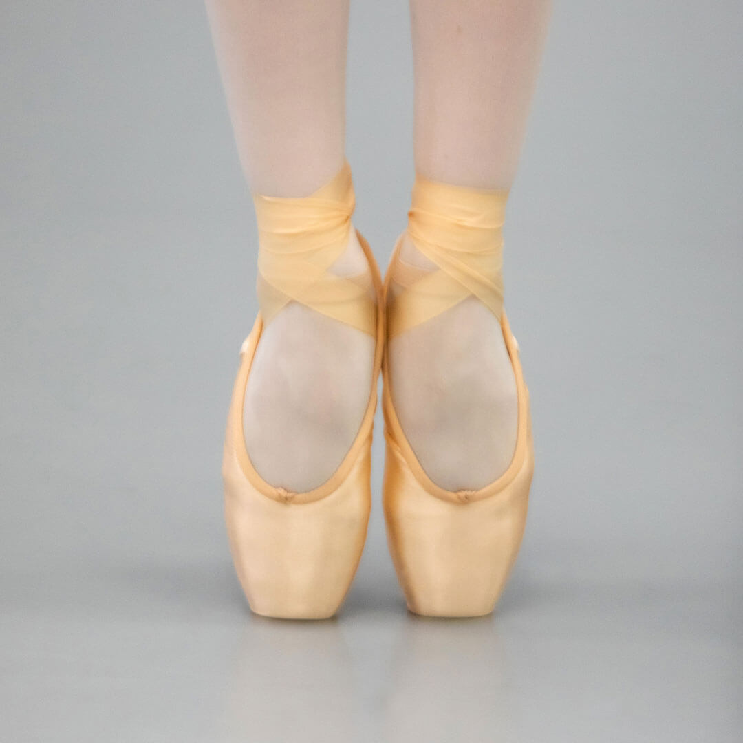 Souliers de ballet sur un plancher de danse