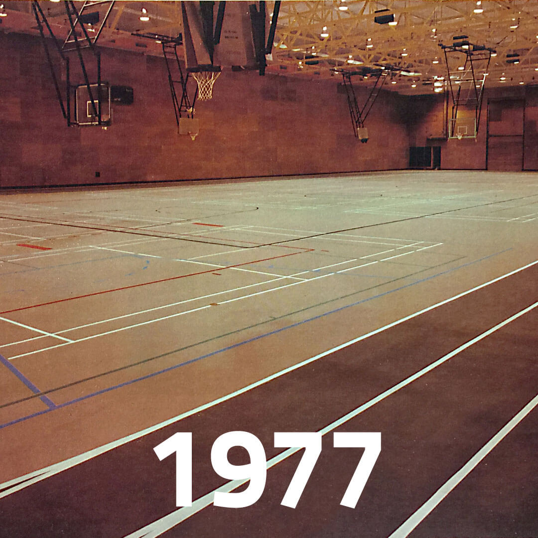 Grand gymnase dans les années 1970