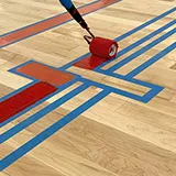 Peinturer le lignage de jeu pour les sols sportifs