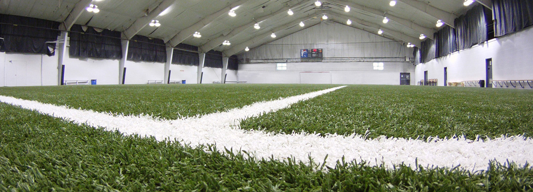 Gazon artificiel synthétique dans une centre de soccer canadien