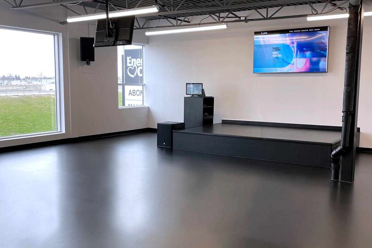 Omnisports synthetic flooring system for cardio exercises at Energie Cardio (Mirabel, Quebec)