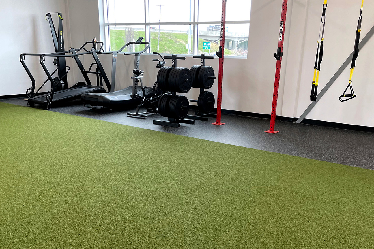 Synthetic turf track and rubber flooring system at Energie Cardio (Mirabel, Quebec)