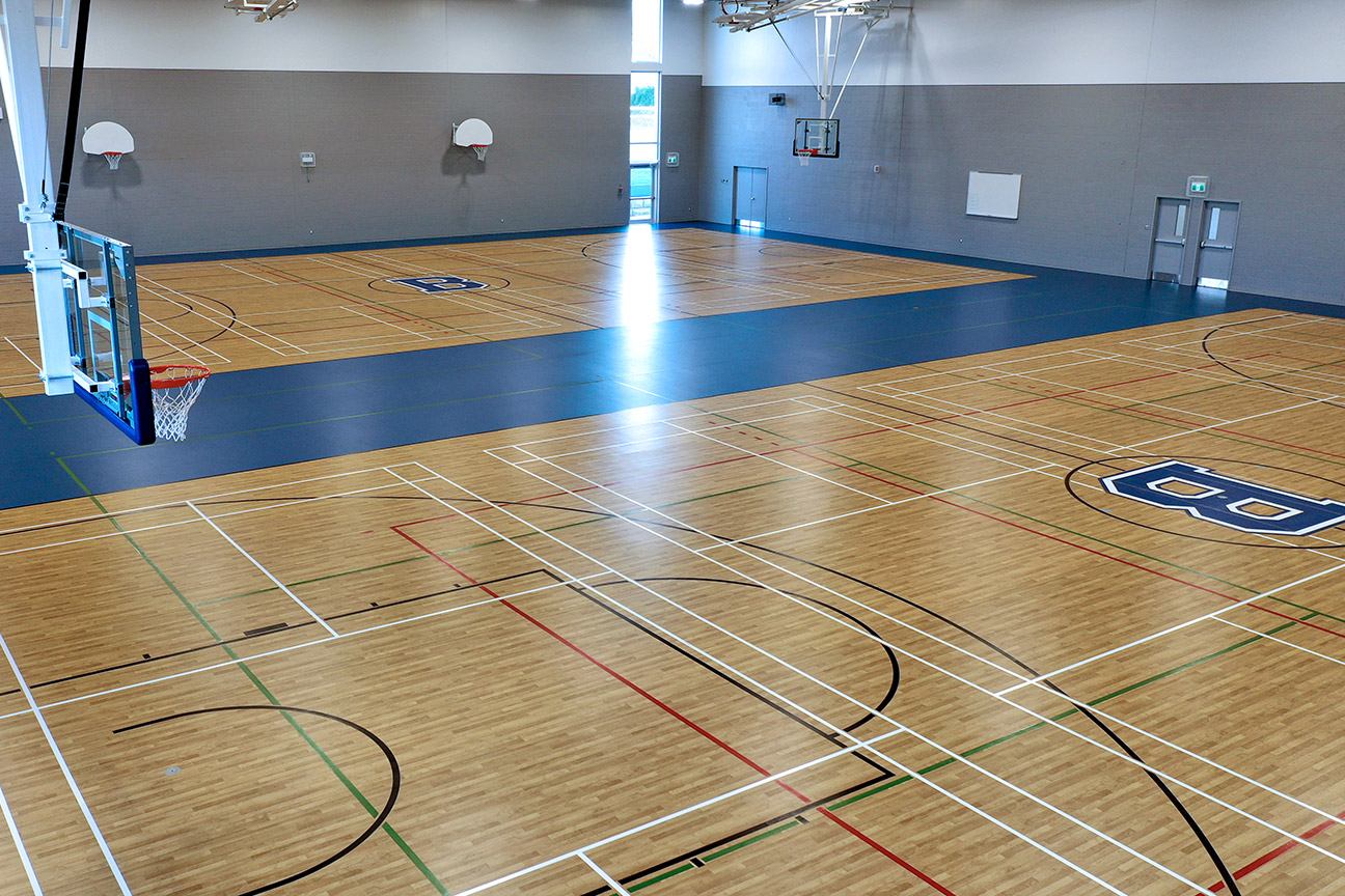 Omnisports vinyl sports flooring system in gymnasium at Collège Boisbriand (Boisbriand, Quebec)