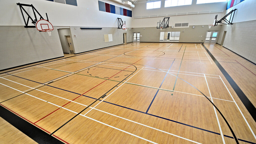 18 gymnases dans 6 écoles - Saskatchewan